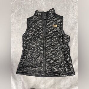 Like new The North Face Women’s ThermoBall Puffer Vest – Black – Size Large